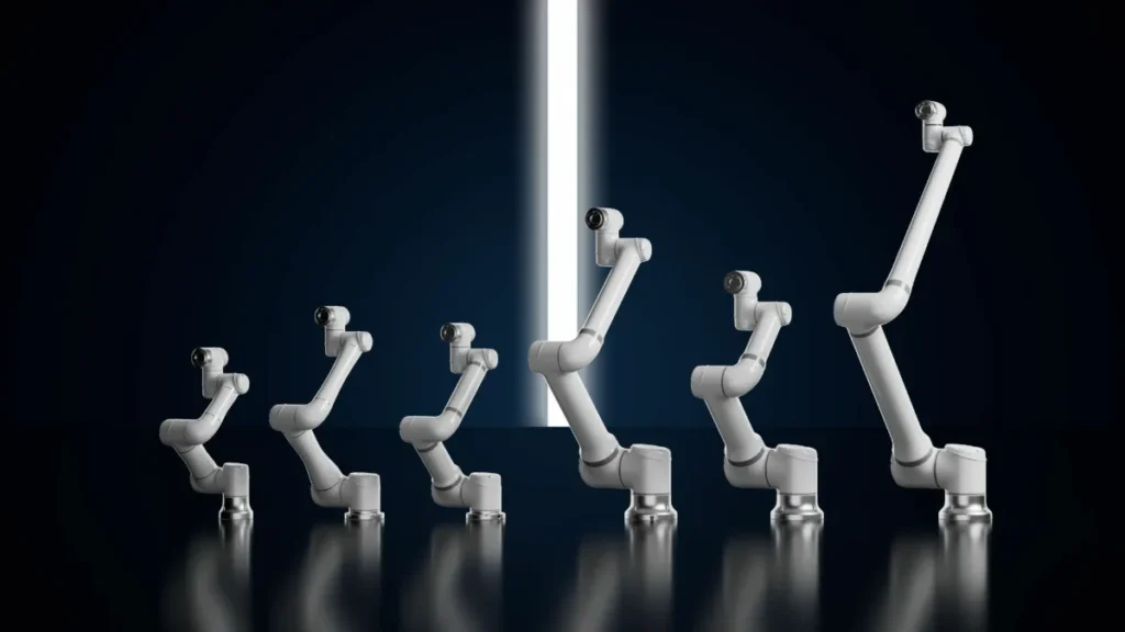 Kollaboratív robotkarok különböző méretben, sorba rendezve sötét háttér előtt.